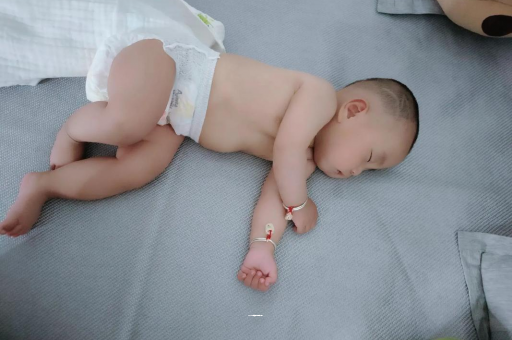 潜江怀孕多久会显肚子